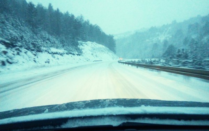 Sneg na putevima  u okolini Priboja, Nove Varoši i  Prijepolja
