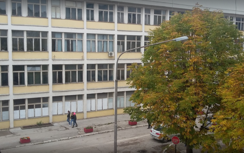 Učenica iz Priboja preživela pad sa drugog sprata škole